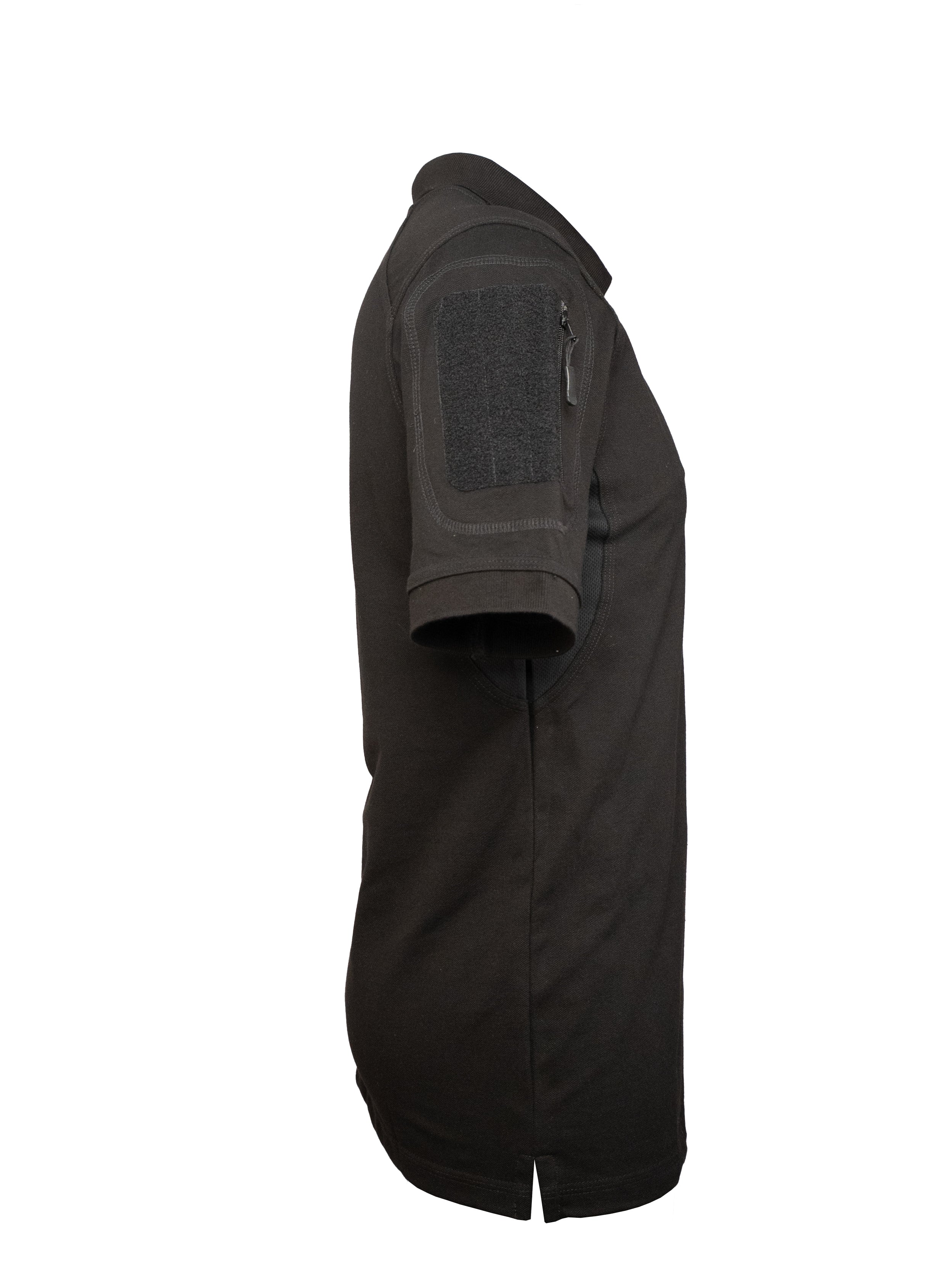 Playera polo táctica negra de manga corta con bolsillo en manga, uniforme ideal para seguridad privada y corporativa.