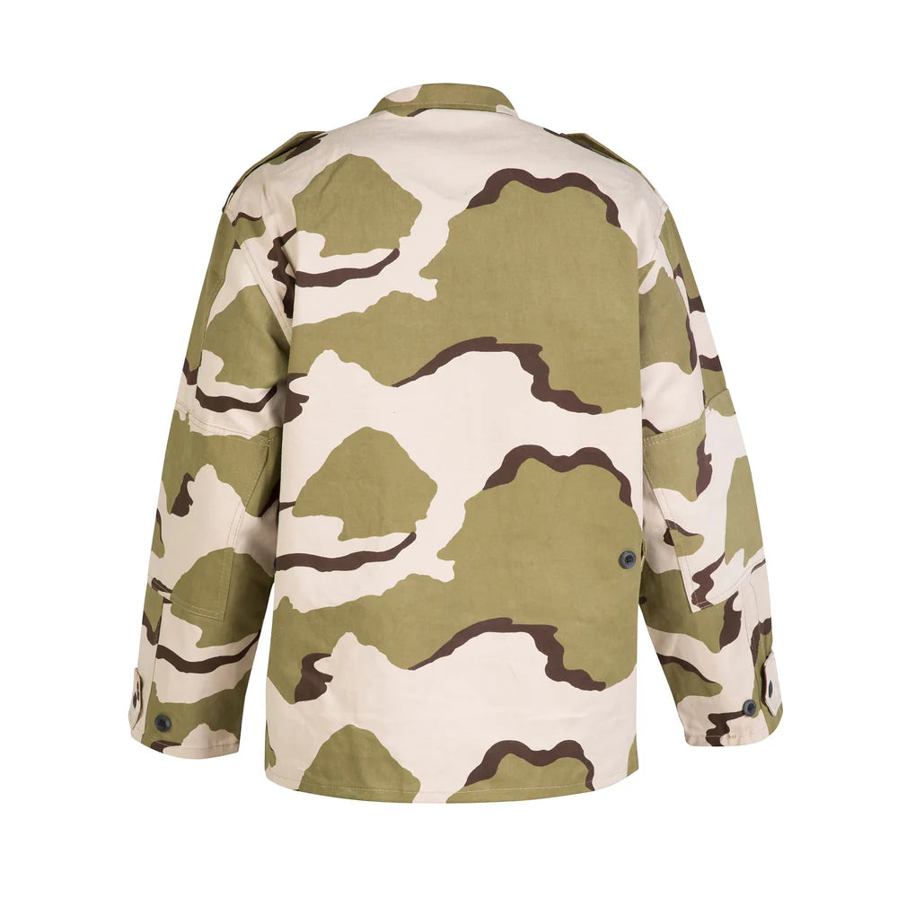 Camisola táctica color camuflaje arena, ligera y transpirable, perfecta para climas cálidos